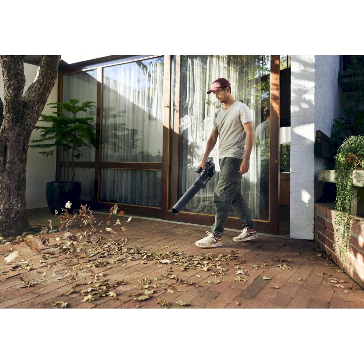 HUSQVARNA ASPIRE™ B8X-P4A SU AKUMULIATORIUMI IR ĮKROVIKLIU 3 HUSQVARNA ASPIRE™ B8X-P4A SU AKUMULIATORIUMI IR ĮKROVIKLIU 3