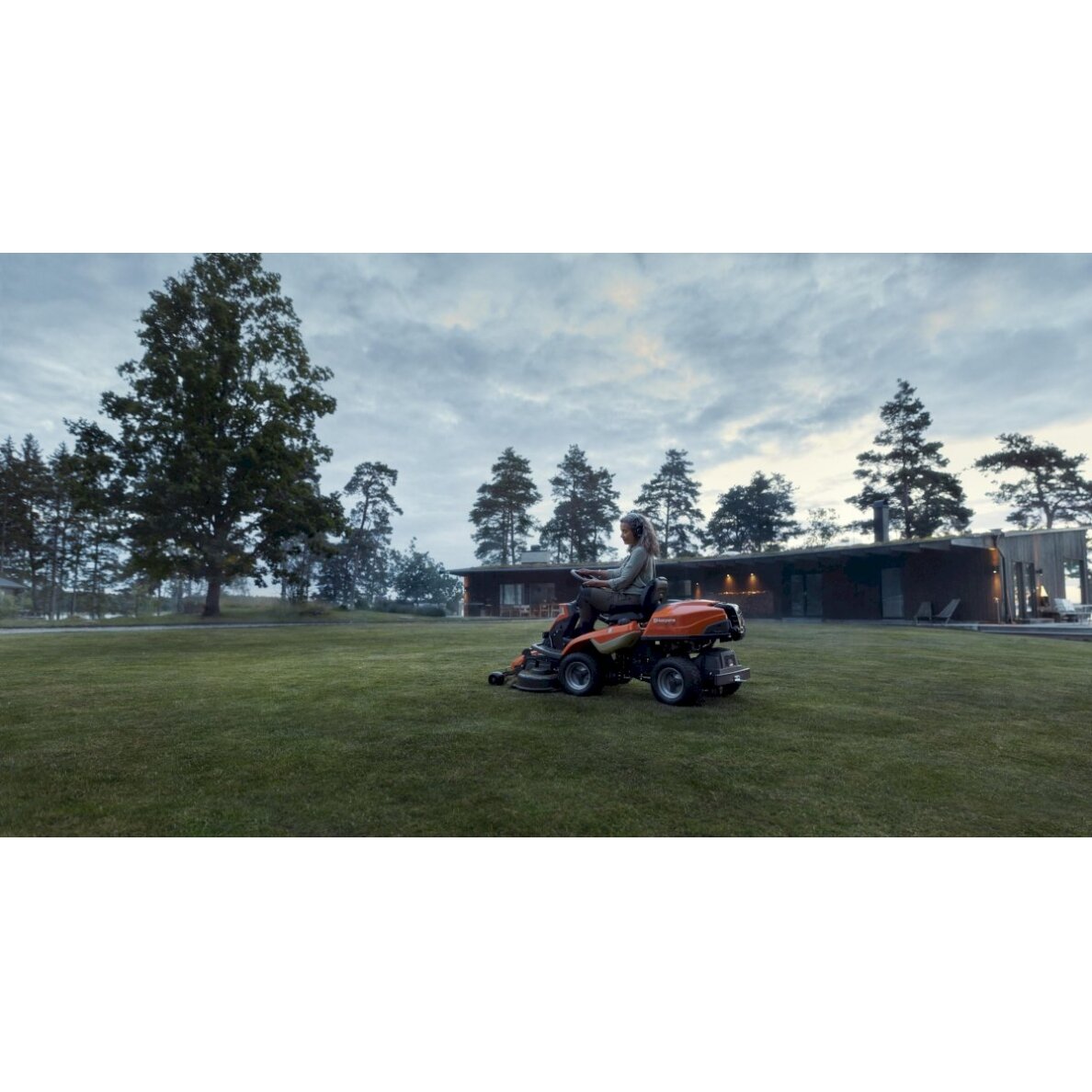 HUSQVARNA R 216T AWD 2 HUSQVARNA R 216T AWD 2