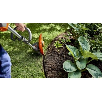 HUSQVARNA 110iL su akumuliatoriumi ir įkrovikliu 2 HUSQVARNA 110iL su akumuliatoriumi ir įkrovikliu 2